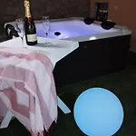 Burmaria And With Garden And Jacuzzi *