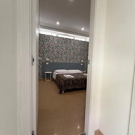 Burmaria And With Garden And Jacuzzi Apartman