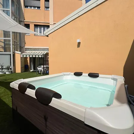 Apartment Burmaria And With Garden And Jacuzzi