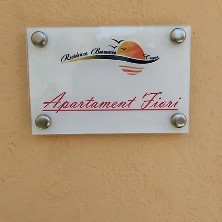 Burmaria And With Garden And Jacuzzi Apartman