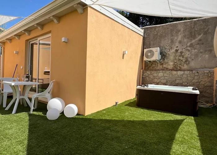 Burmaria And With Garden And Jacuzzi